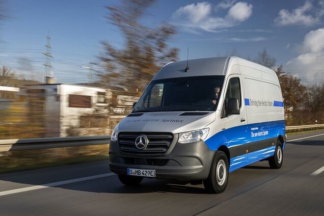 Электрический Mercedes Sprinter поехал сразу на двух батареях
