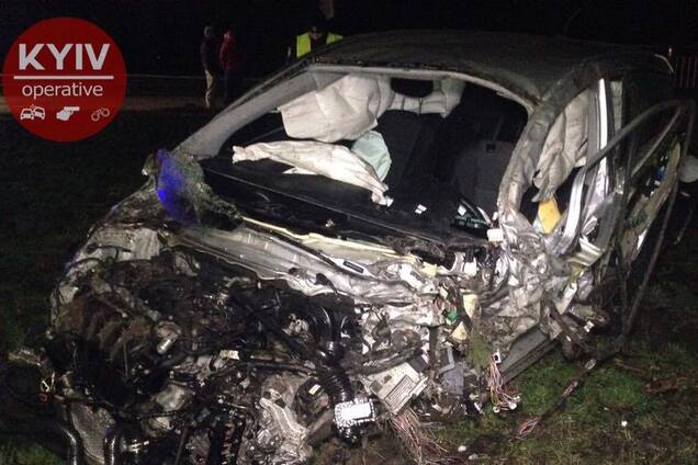 В хлам: на Житомирской трассе столкнулись четыре авто. Страшные фото