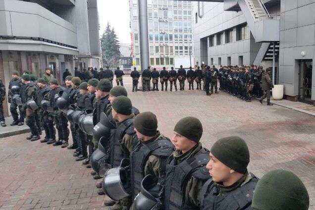 Апелляционный суд Киева окружили правоохранители