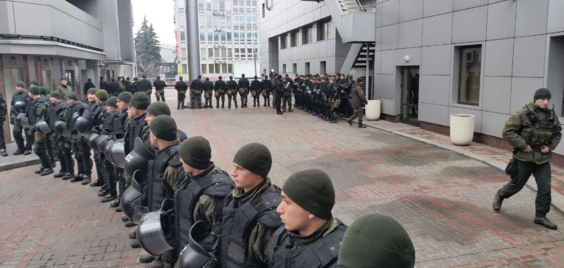 Апелляционный суд Киева окружили правоохранители