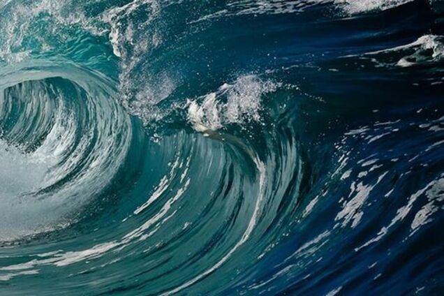 Вчені навчилися видобувати енергію з морської води