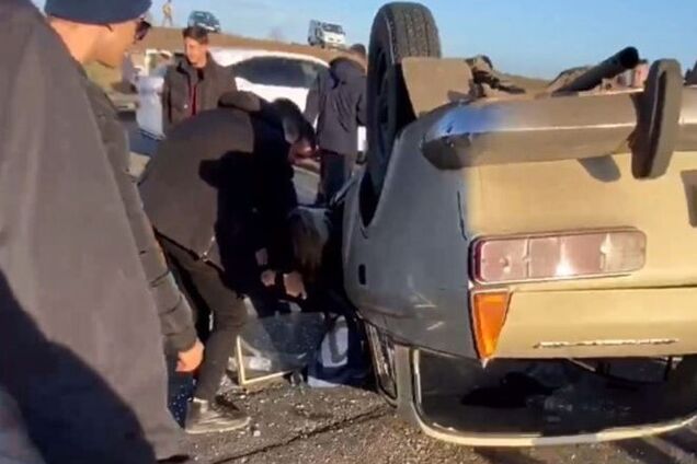 10 переломов: в Одессе дрифтер перевернул авто и чуть не убил девушку. Видео
