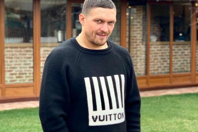 Забрал у журналистов: неординарный поступок Усика удивил сеть