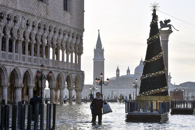Венеция перед Рождеством опять ушла под воду: фото и видео потопа