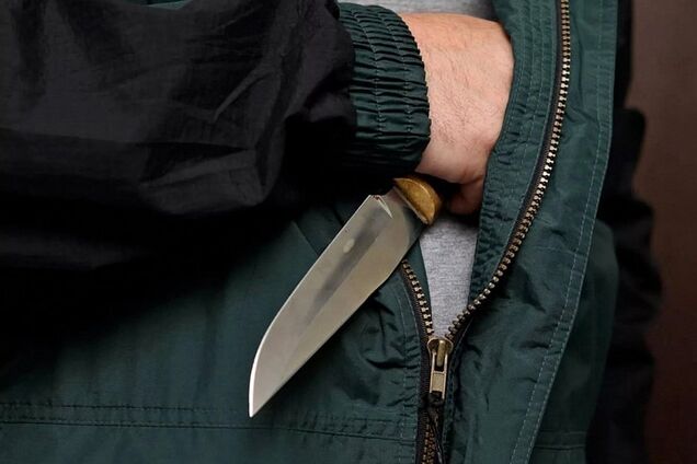 Хотел отомстить девушке: в школе под Днепром устроили разборки 'на ножах'