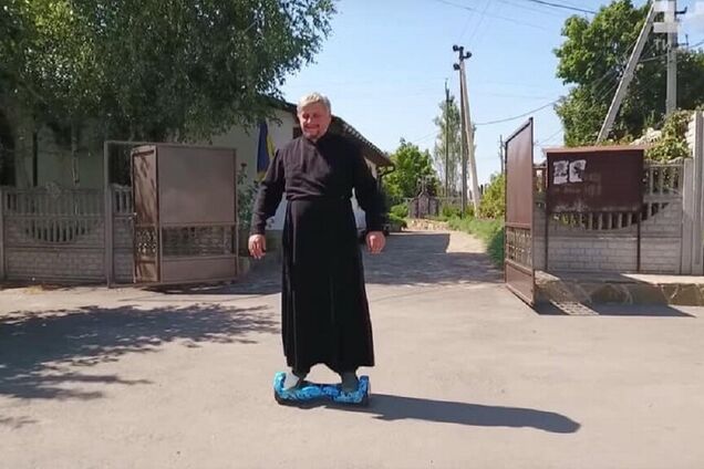 Як сільський священик відродив село і став героєм книги радника прем'єра Юрія Голика