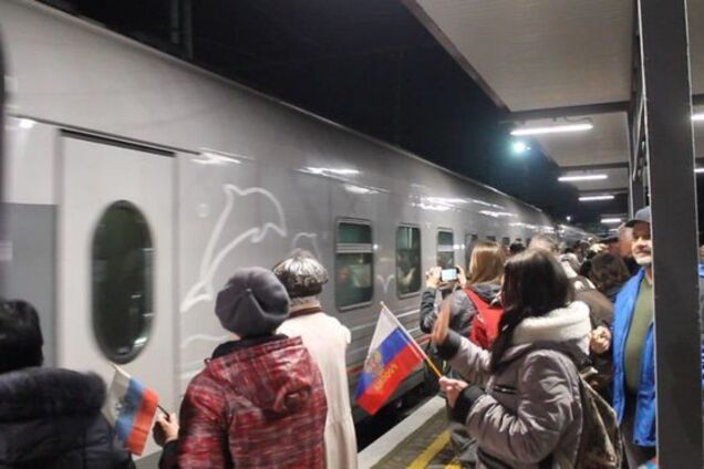 Поезд в Крым: радость у русских, прикидывающихся крымчанами