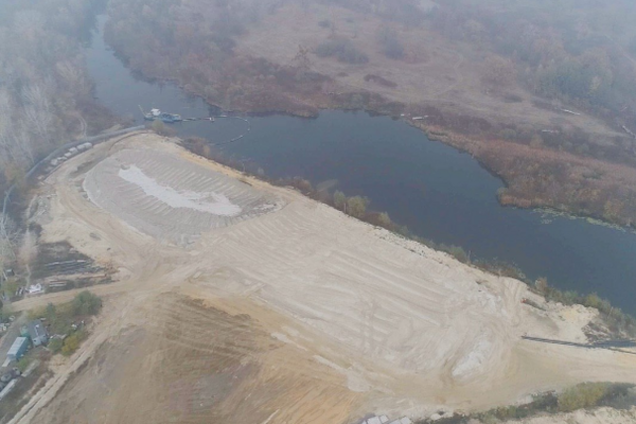 Незаконний видобуток піску під Києвом: активісти вдалися до рішучих дій