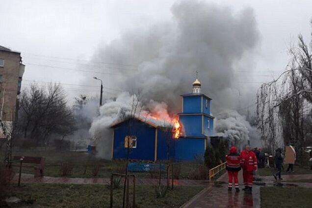 В Киеве сгорела церковь: фото и видео огненного ЧП