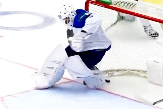 Ляп року: воротар збірної Казахстану 'начудив' на чемпіонаті світу з хокею