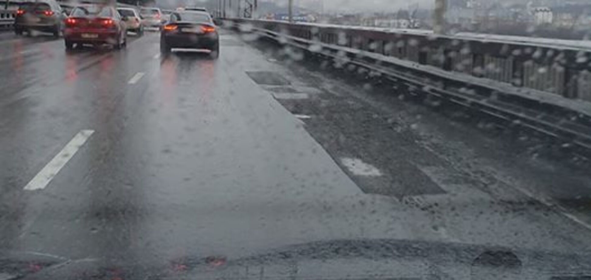 В Киеве водители пожаловались на популярный мост