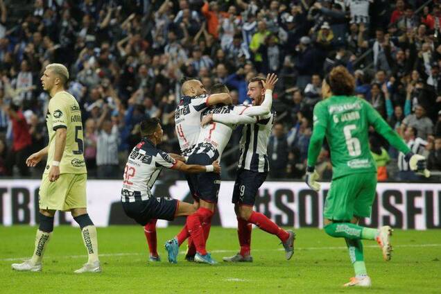 Игроки 'Монтеррея' празднуют победный гол