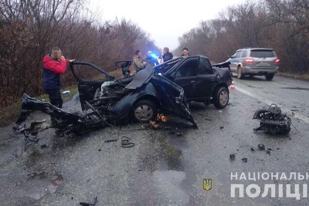 Под Днепром авто влетело в автобус: погибла беременная. Фото ДТП