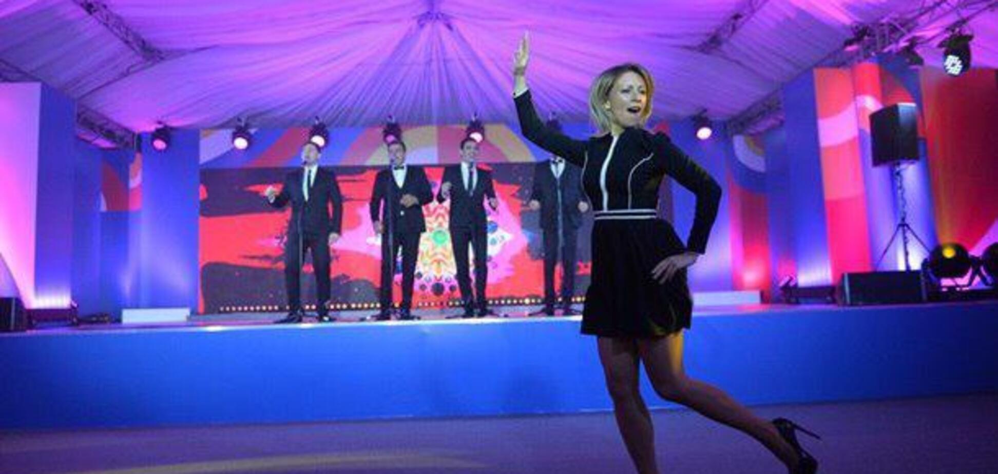 Захарова устроила дикие танцы на корпоративе МИД России. Видео
