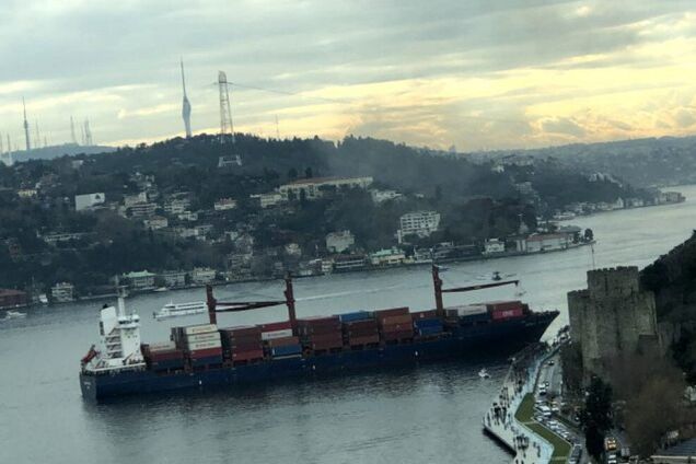 Контейнеровоз, що прямував з Одеси, влаштував аварію в Босфорі