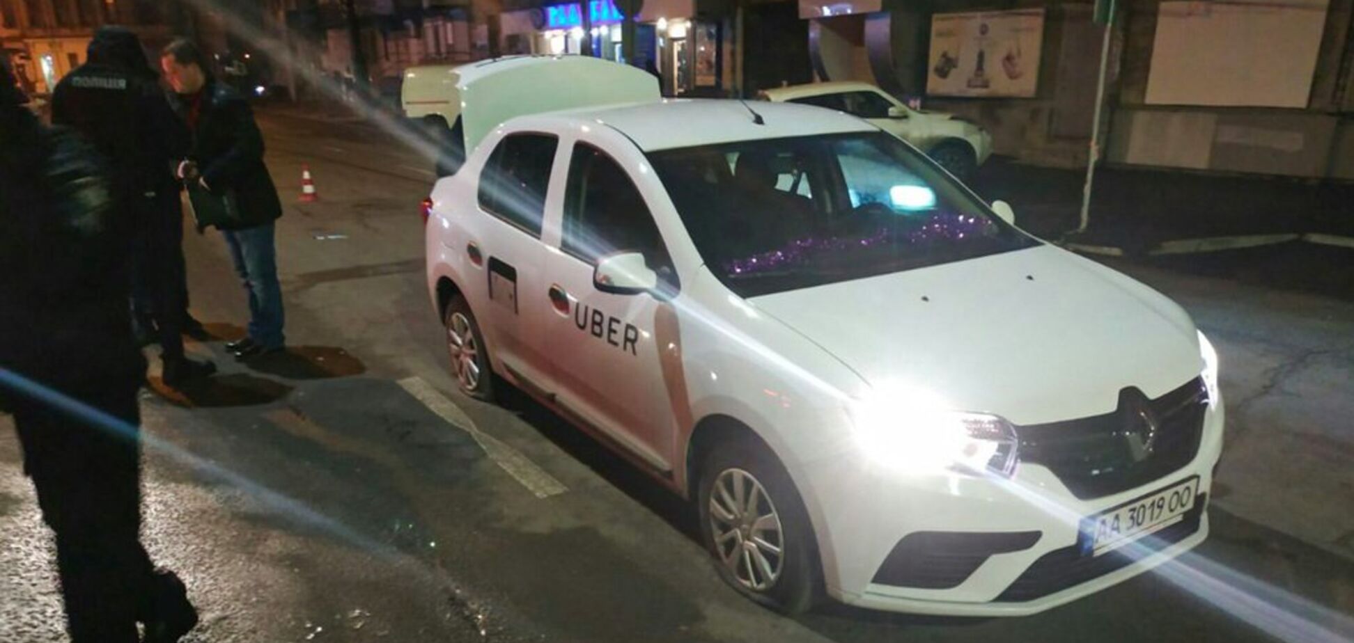 Вытащили из машины и избили: в центре Днепра совершили дерзкое нападение на таксиста