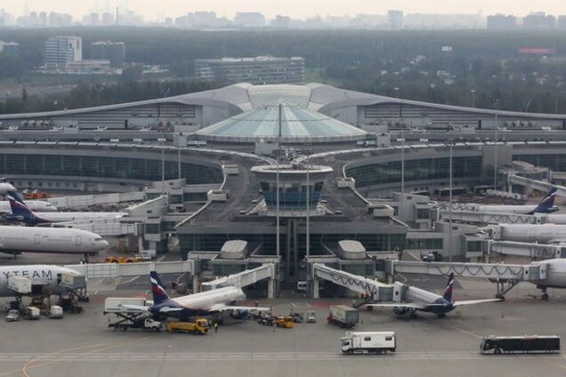 В аэропорту Москвы случилось ЧП с самолетом Sukhoi Superjet