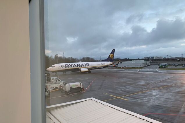 'Откровенно послали и бросили': украинцы попали в ЧП из-за лоукостера