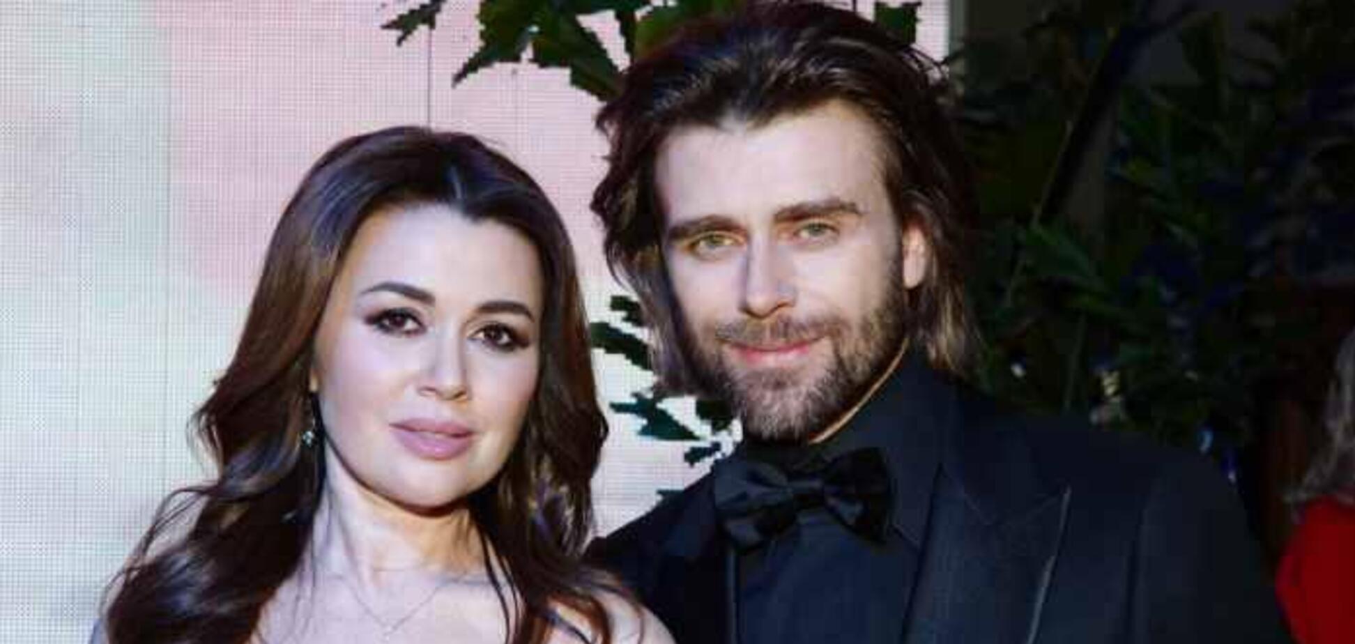 'Зворушливо цілував ручки': чоловік Заворотнюк з'явився на публіці з однорічною донькою