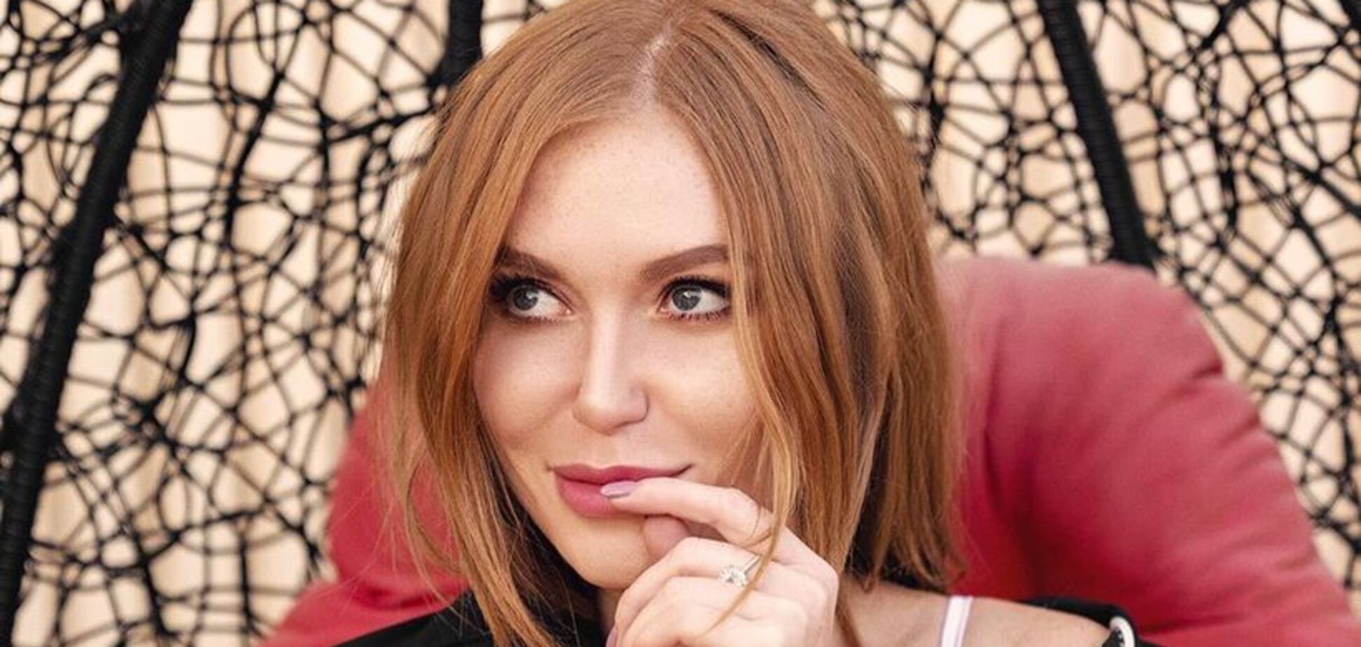 Виходить заміж? Камінська заінтригувала шанувальників фото у весільній сукні