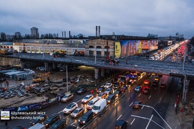 На стройке Шулявского моста заметили 'Леннокса Льюиса' – фотофакт