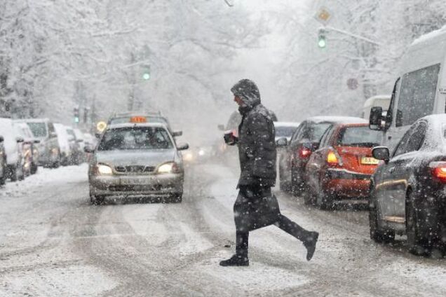 Снігопади і ожеледь: синоптики попередили про погіршення погоди в Україні