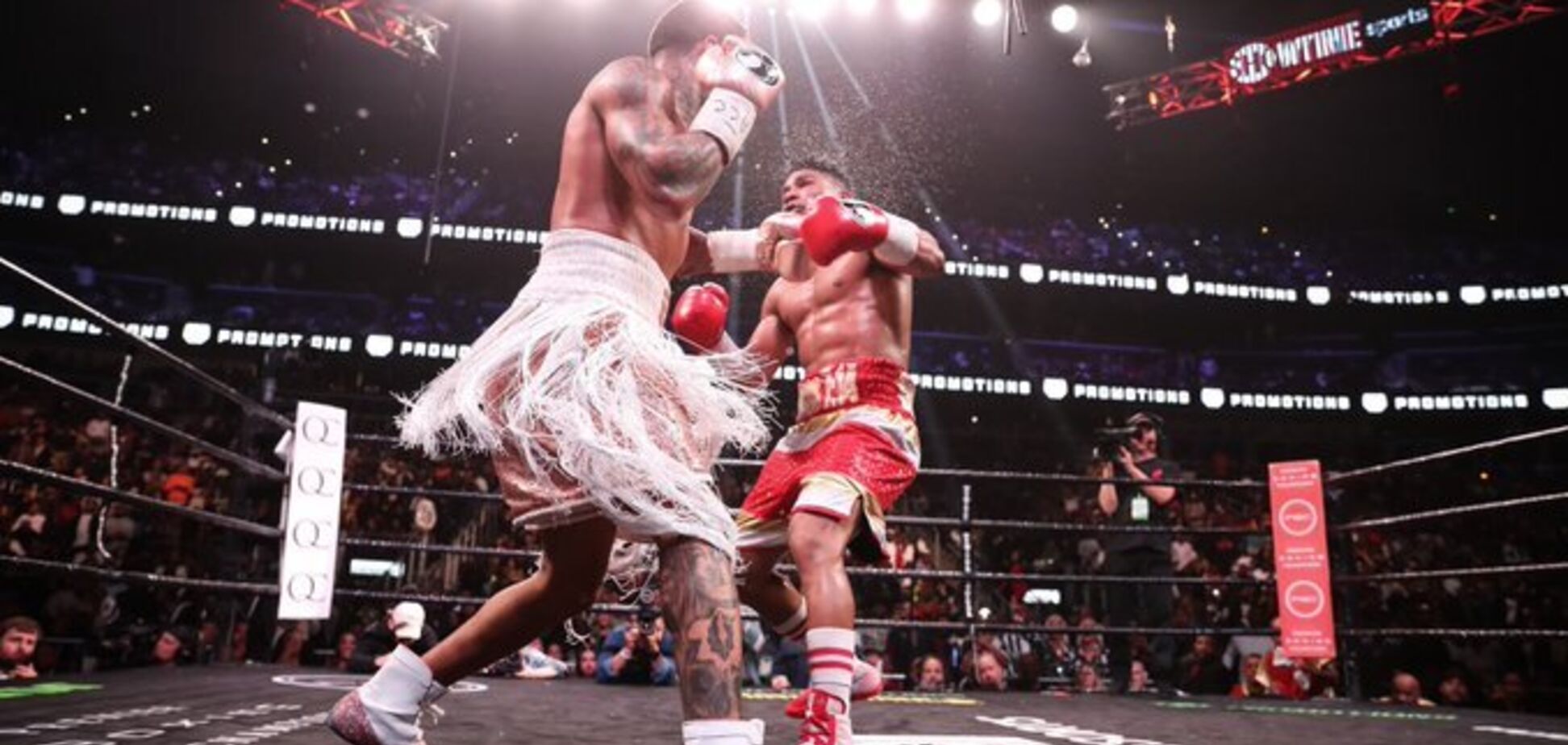 Боксер, обещавший убить Ломаченко, выиграл бой нокаутом на последних секундах