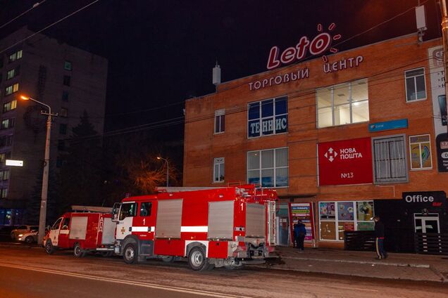 Все заволокло димом: з ТЦ Дніпра терміново евакуювали людей. фото