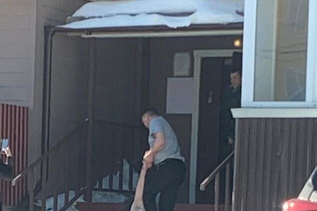 У Росії чоловік побив і протягнув співмешканку голою по снігу: відео 18+