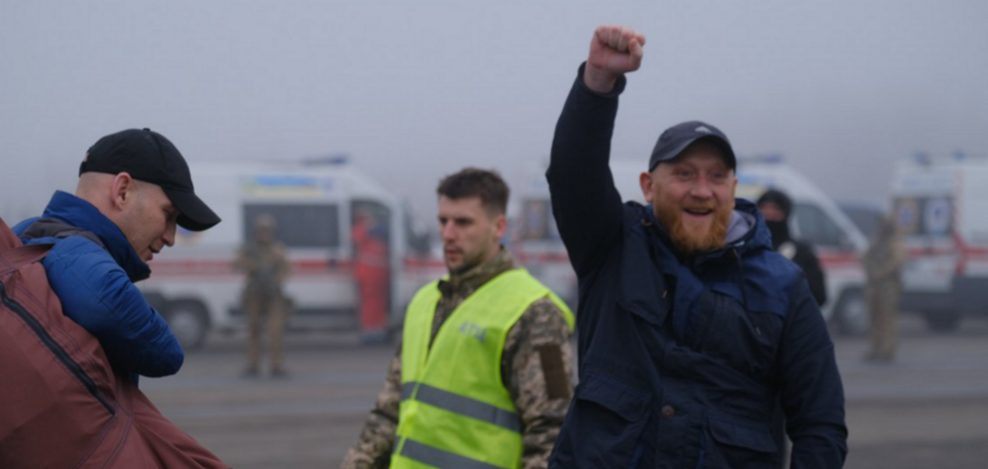 З пакетами – на вихід: у мережі показали, кого Україна видала 'Л/ДНР'