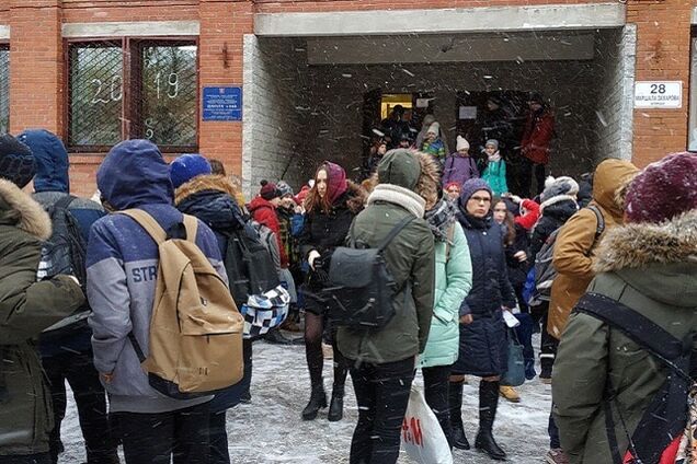На Днепропетровщине устроили ЧП в школе: детей срочно эвакуировали. Фото