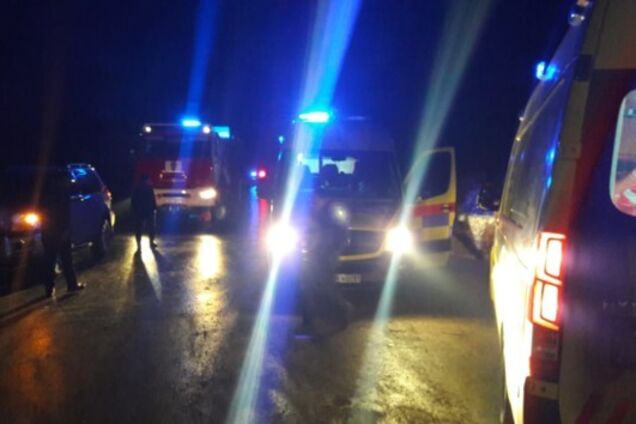 В Казахстане опрокинулся автобус с пассажирами: 8 жертв