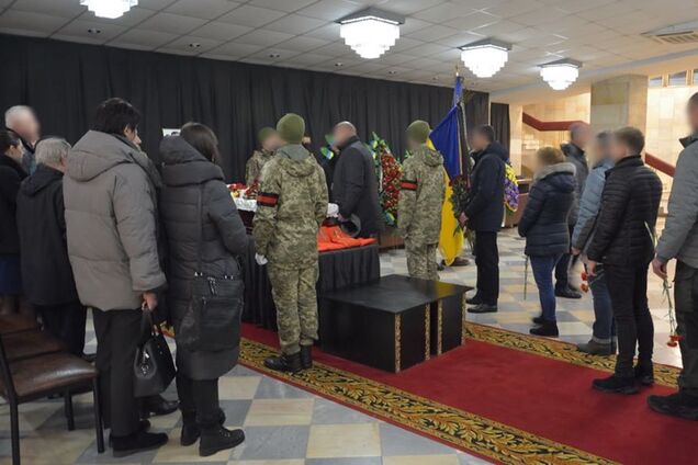 В Киеве попрощались с погибшим на Донбассе Героем
