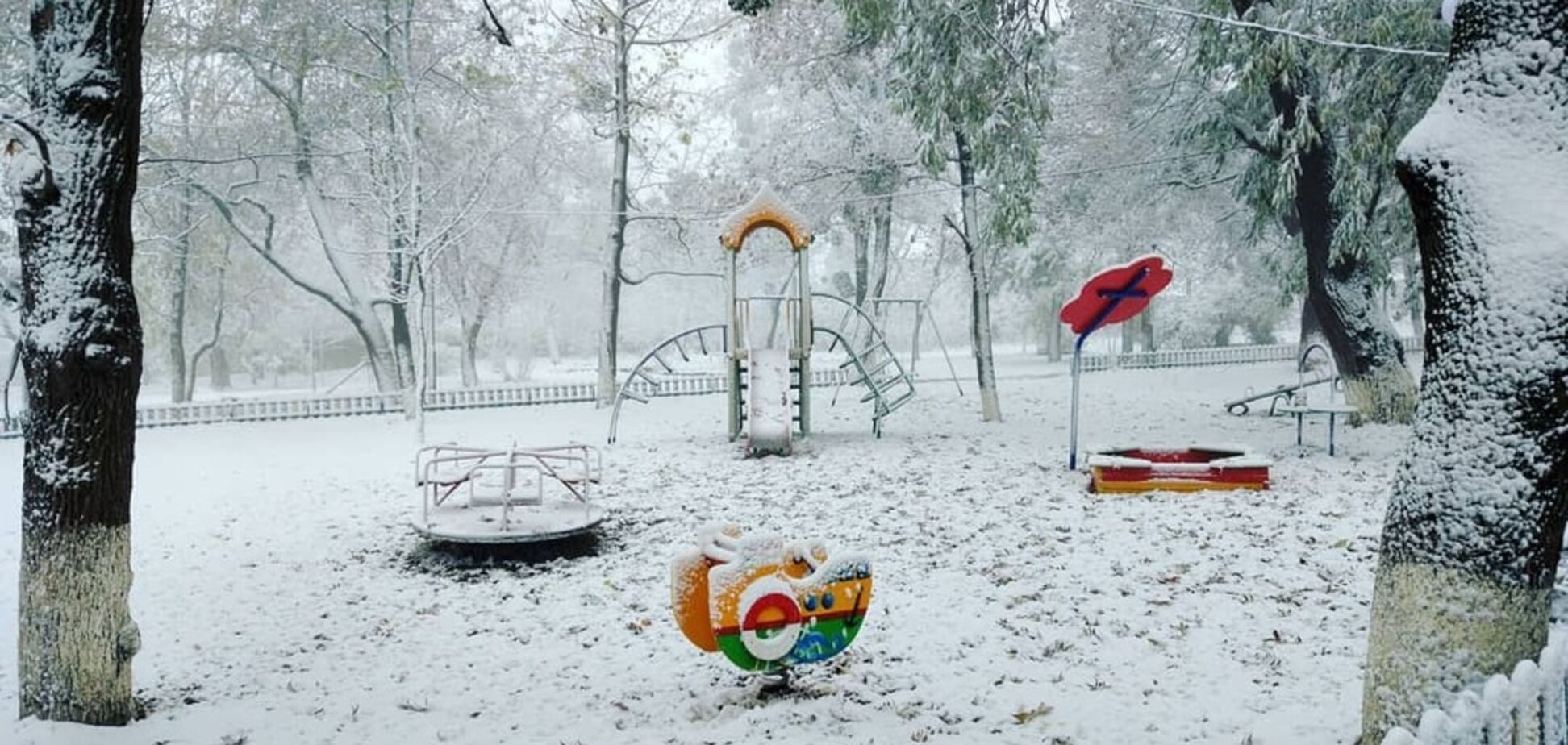 Сотни аварий: в Украине случился армагеддон из-за первого снега. Фото и видео