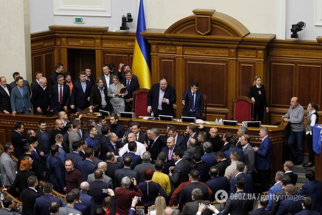 Из 'Слуги народа' выгнали трех нардепов: названо имена