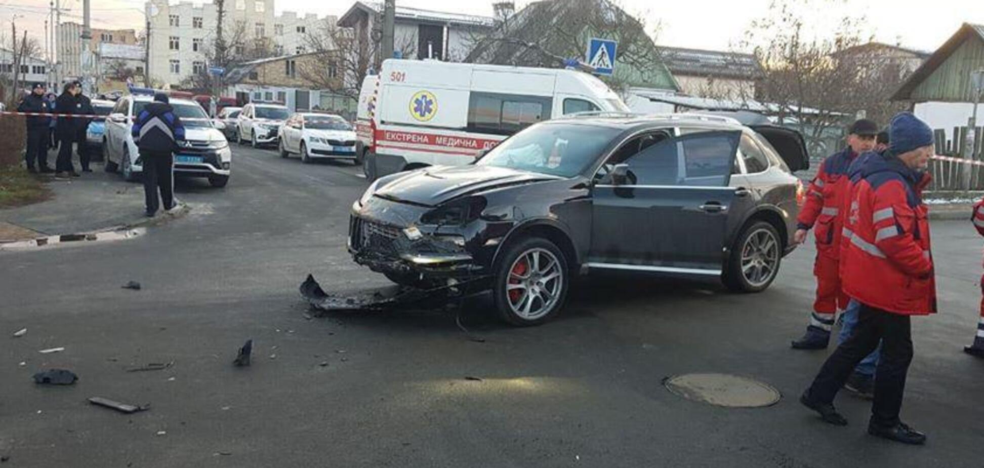 На Киевщине Porsche влетел в маршрутку с людьми: есть погибшие. Видео 18+