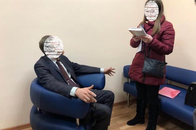 В Черкассах важного чиновника поймали на крупной взятке. Фото