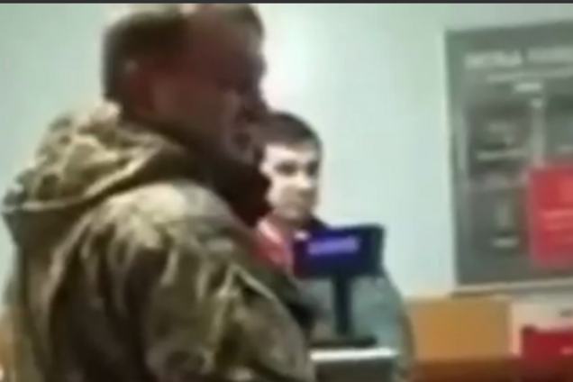 'Під білі рученьки!' У Херсоні хлопця силою відвезли до військкомату просто з пошти