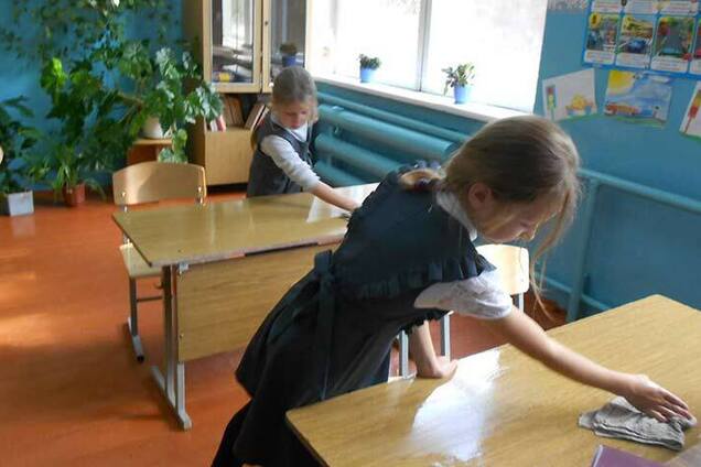 В Украине призвали избавиться от школьных традиций