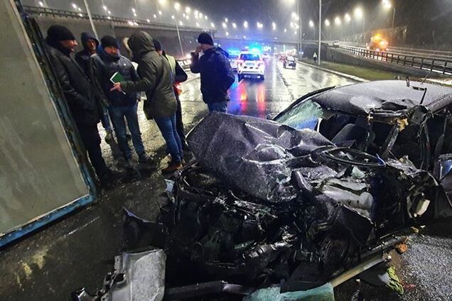 Машину розчавило фурою: в Києві в страшній ДТП загинув поліцейський