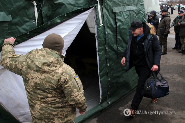 Звільнених українців доставили в 'Феофанію': лікарі розповіли про проблеми