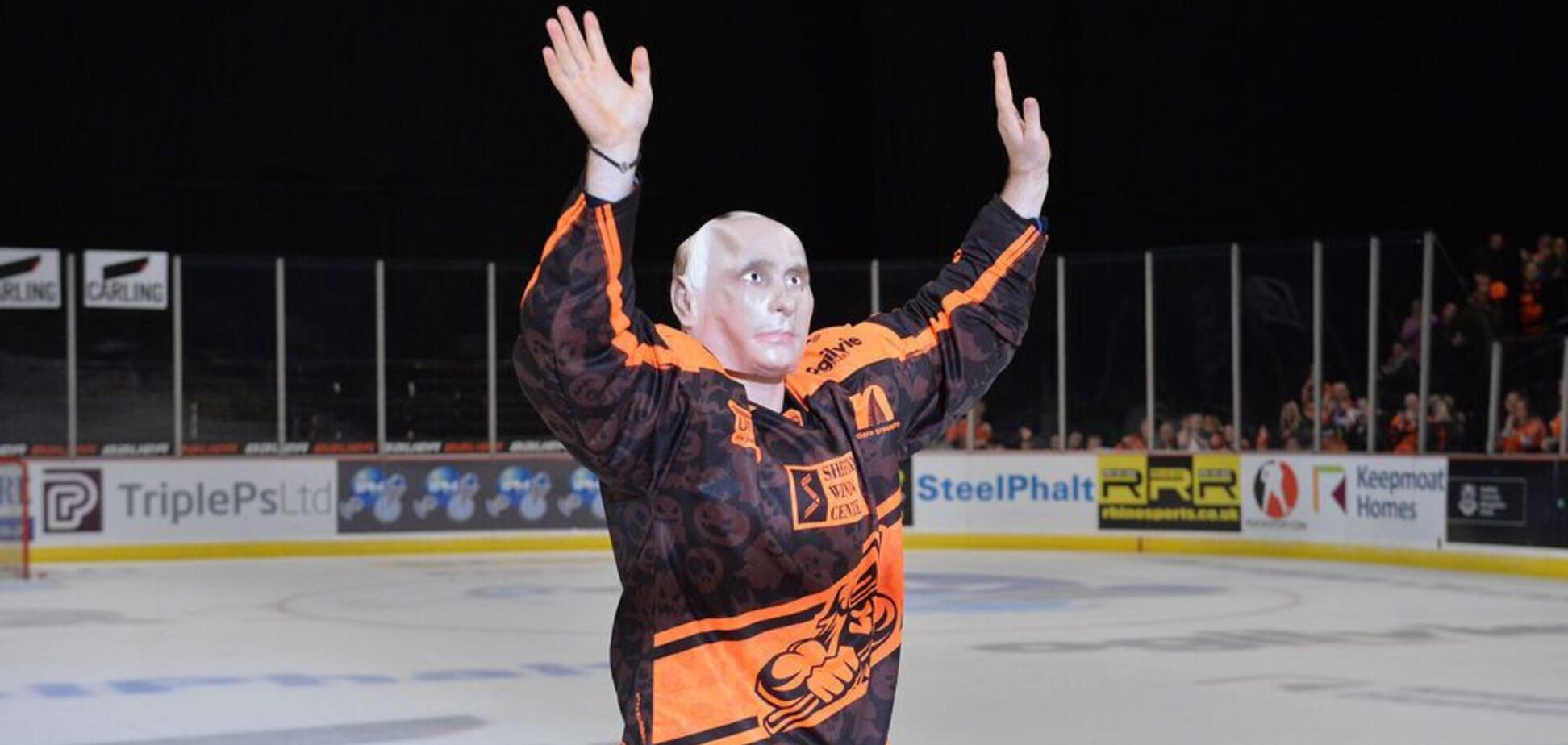 Микола Лемтюгов у масці Путіна