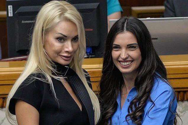 Панчохи, кепка, квітчасті черевики: топ безглуздих жіночих нарядів у новій Раді