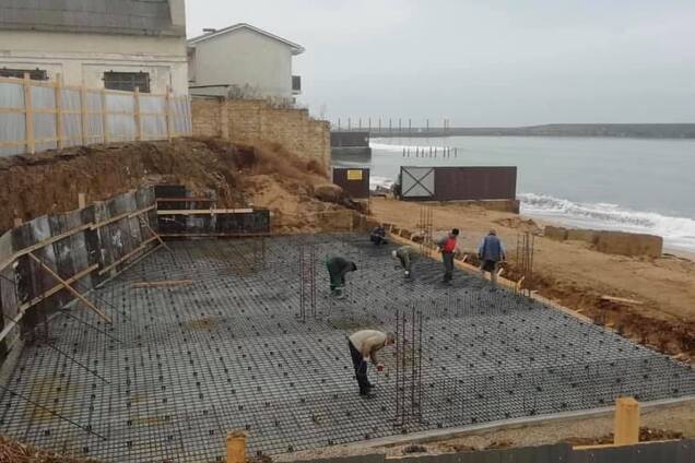 Оккупанты захватили пляж в Крыму