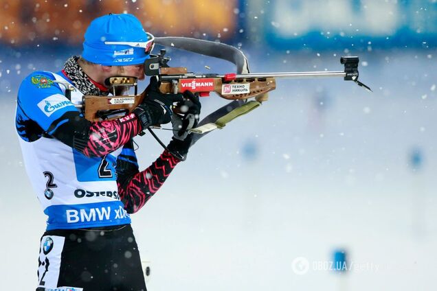 Лідер збірної Росії безглуздо позбувся медалі на Кубку світу з біатлону