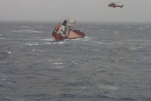 Потрапили в моторошний шторм: біля берегів Греції зазнало аварії судно з українцями
