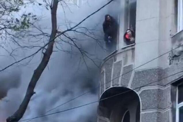 Пожежа в Одесі: з'явилися моторошні кадри 18+ з коледжу