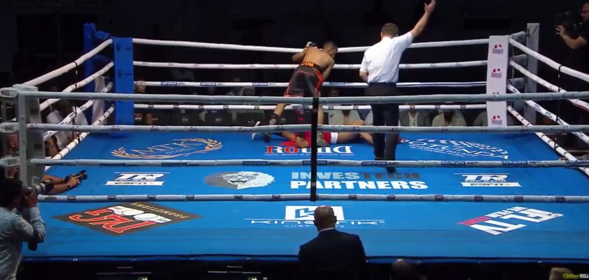 Боксер устроил понты в ринге и был нокаутирован в 1-м раунде - опубликовано видео