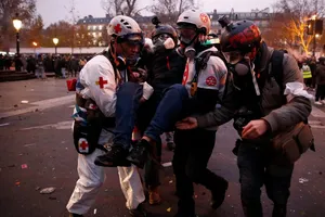 Париж накрили вогняні протести: є постраждалі
