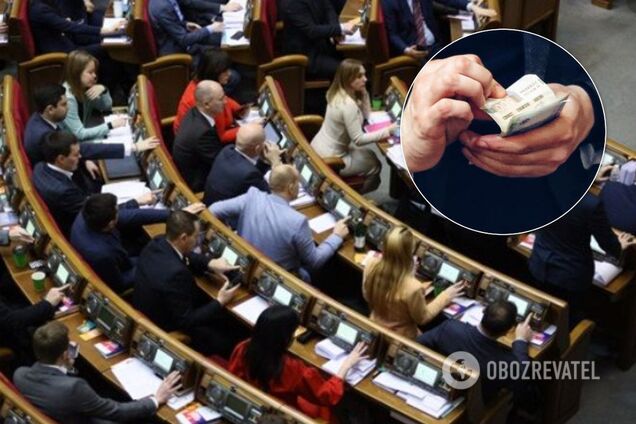 В Раде засняли нардепа с пачкой денег